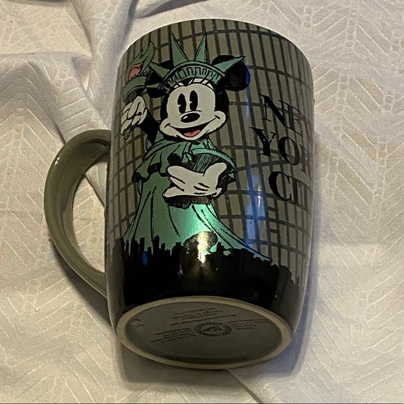 Disney  Story New York City Mug - Picture 9 of 17